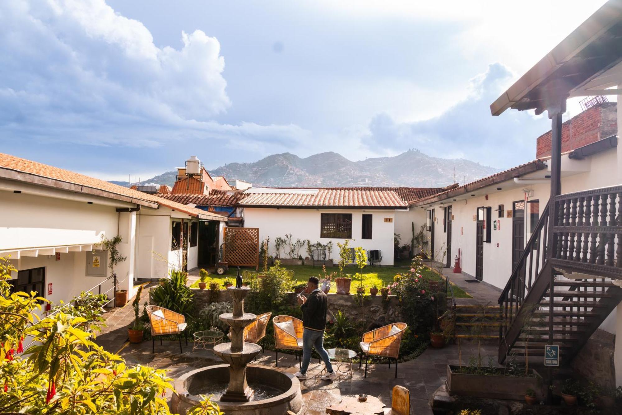 Black Llama Hostel Cuzco Exterior foto